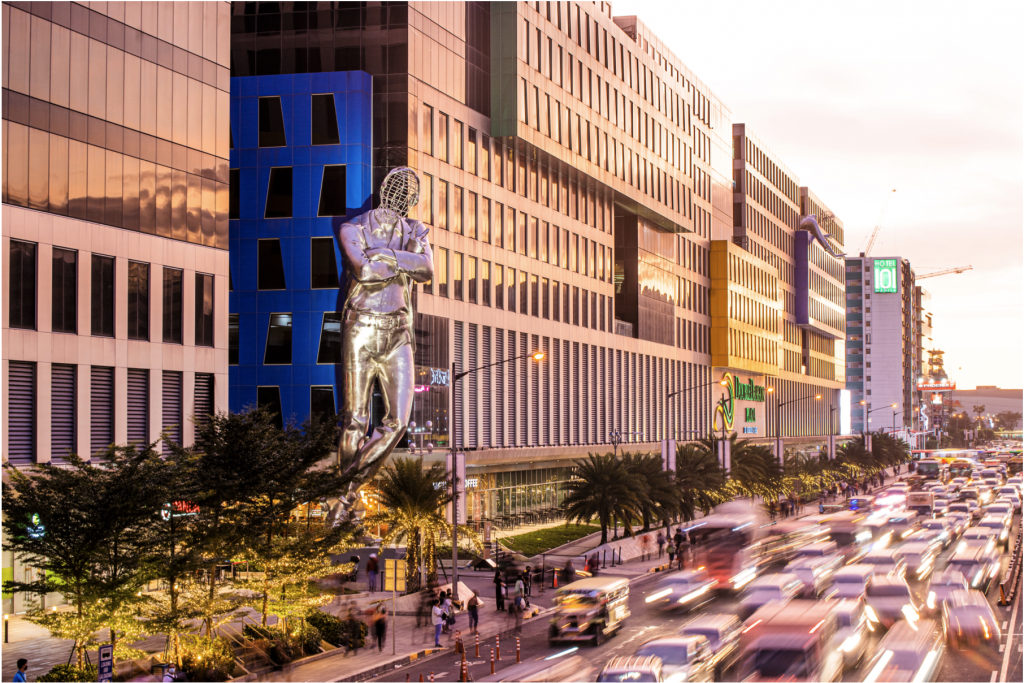 double dragon bayani and pag-asa sculpture in moa area