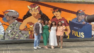 Darna stars Joshua Garcia, Janella Salvador, and Jane De Leon with Darna mural artist Anina Rubio (2)