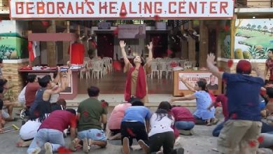 Deborah (Eula Valdes) deceives her devotees by faking a miracle in Huwag Kang Mangamba