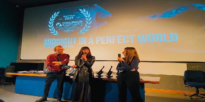 'Midnight in a Perfect World' actress Glaiza de Castro personally accepts the award for Best Film at the ToHorror Fantastic Film Festival 2021_1