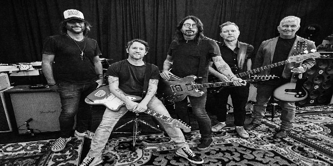 Critics Praise Foo Fighters' Latest Album But Here We Are