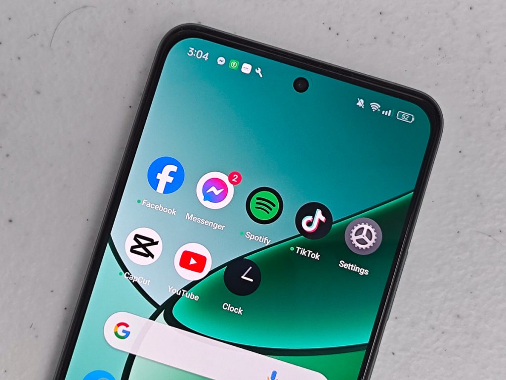 display and front camera of the realme 12+ 5G