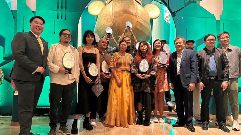 HATCH artists with Atty. Jose D. Lina, Jr., president of The Manila Hotel_ Marvin Kim Tan, vice president for sales & marketing of The Manil Hotel_ Sharlene Zabala Batin, assistant secretary of the Depart_1 HATCH artists with Atty. Jose D. Lina, Jr., president of The Manila Hotel_ Marvin Kim Tan, vice president for sales & marketing of The Manil Hotel_ Sharlene Zabala Batin, assistant secretary of the Depart_1