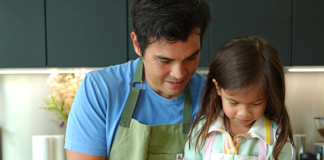 Erwan Heussaff and Manulife Partner to Promote Healthy Eating Erwan and Dahlia (Manulife) (3)