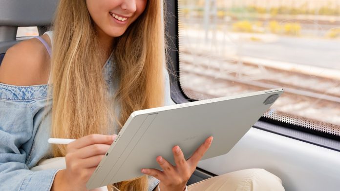 Acer-Iconia-A16-lifestyle-2