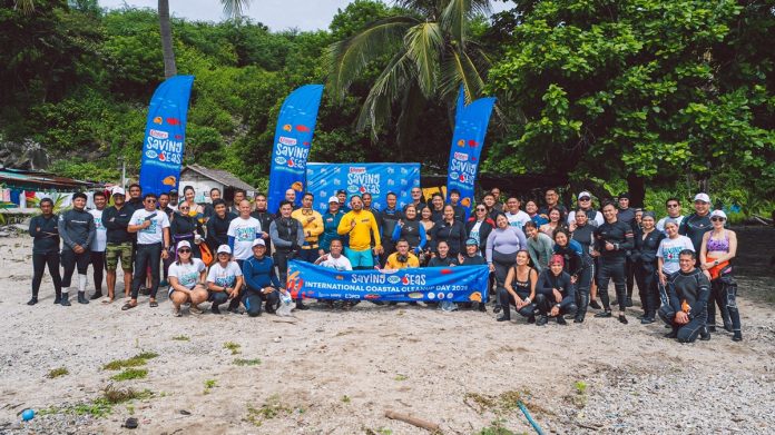 Volunteer divers at Mabini, Batangas