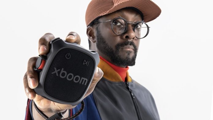 xboom Rock Black will.i.am holding_1