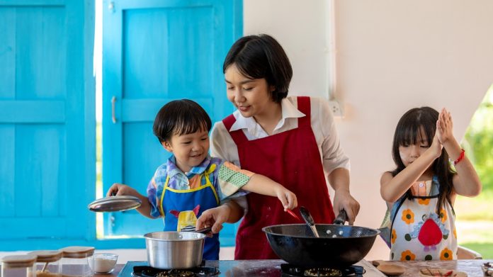 CIMB Bank PH - Be a wais misis! Tipid tips to make a mom’s money go a long way CIMB Bank PH - Be a wais misis! Tipid tips to make a mom’s money go a long way
