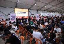 DSWD Extends Cash Relief to Metro Manila Lalamove Drivers Lalamove partner drivers receive DSWD cash aid 1