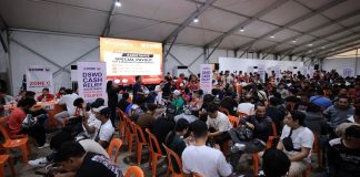 DSWD Extends Cash Relief to Metro Manila Lalamove Drivers Lalamove partner drivers receive DSWD cash aid 1